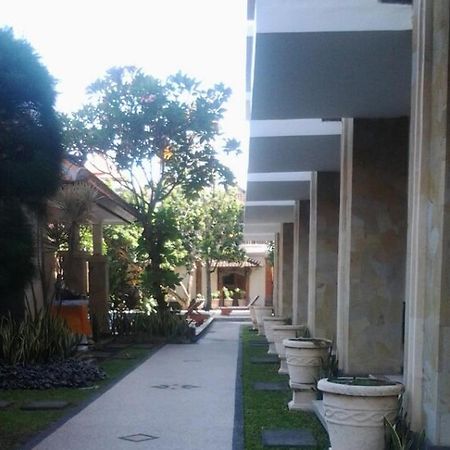 Puri Asih Hotel Семиньяк Экстерьер фото
